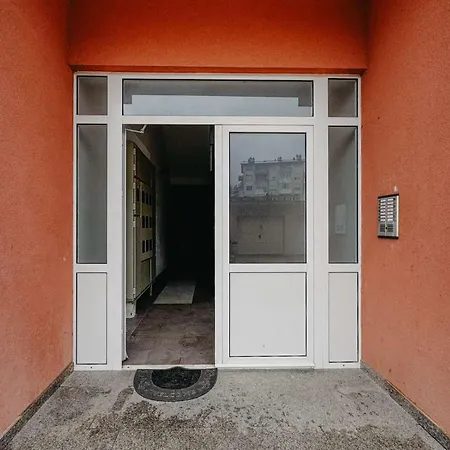 Apartment Stan Na Dan Zora *